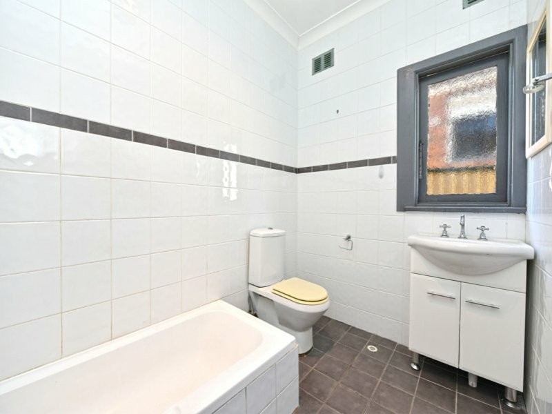 6 Malouf Street, Guildford NSW 2161