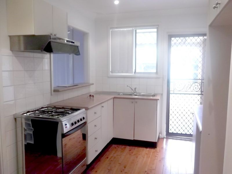 32 Shannon Ave, Merrylands NSW 2160