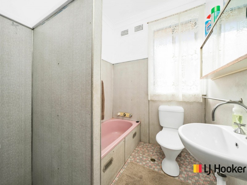 13 Karani Ave, Guildford NSW 2161