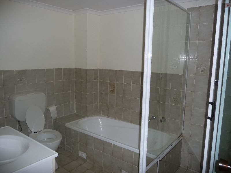 2/37 Memorial Ave, Merrylands NSW 2160