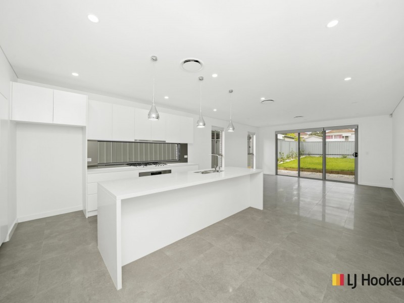 2B Lewis St, Merrylands NSW 2160