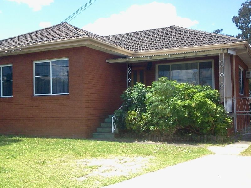96 Betts Rd, Merrylands West NSW 2160