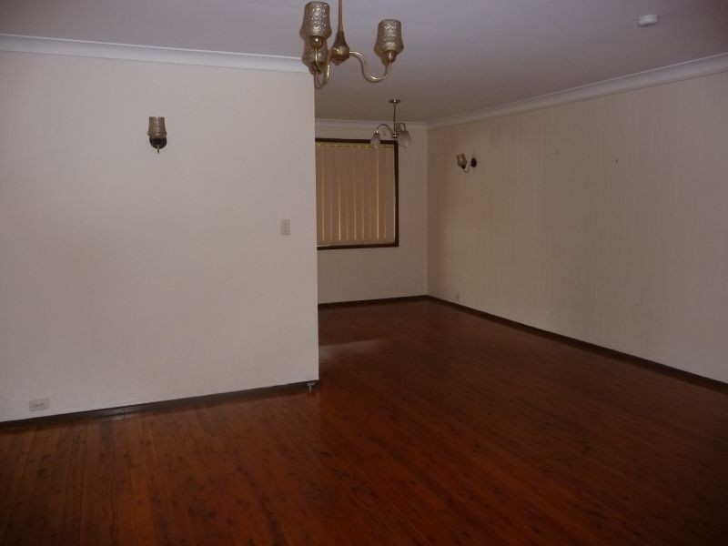 8 Holroyd Rd, Merrylands NSW 2160