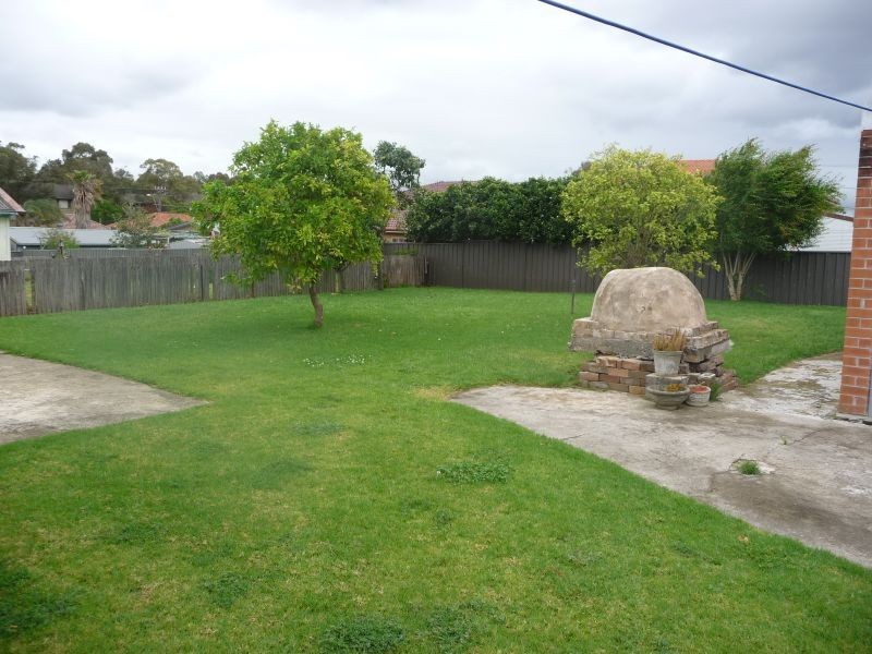 8 Holroyd Rd, Merrylands NSW 2160