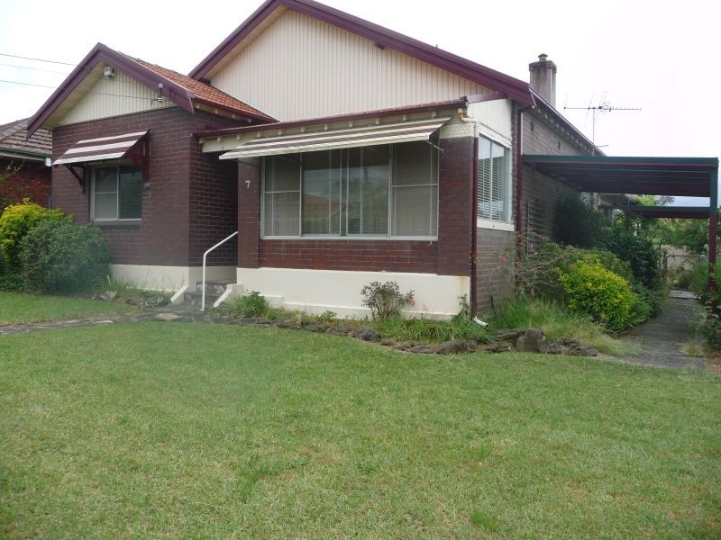 8 Locksley Ave, Merrylands NSW 2160