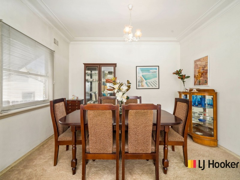 4 Edna Ave, Toongabbie NSW 2146