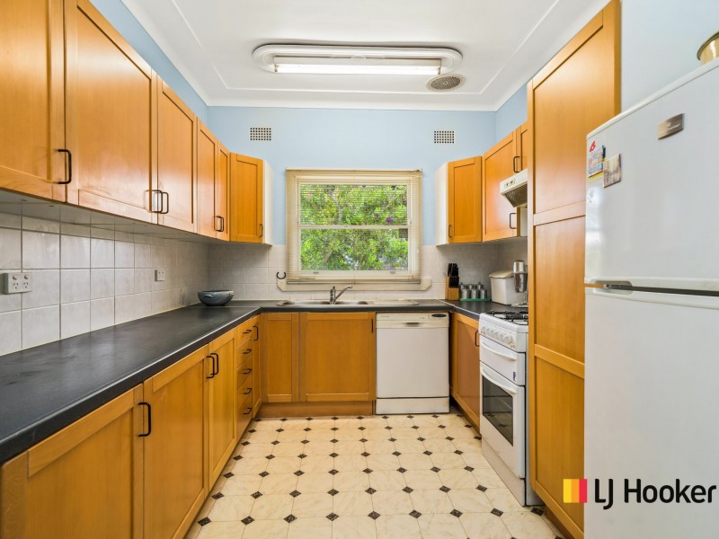 4 Edna Ave, Toongabbie NSW 2146