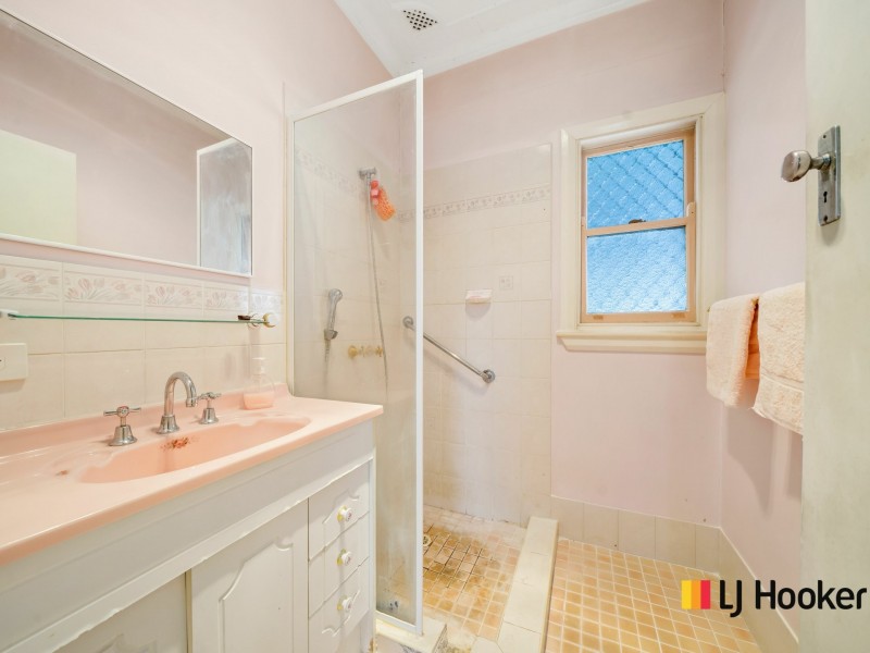 4 Edna Ave, Toongabbie NSW 2146