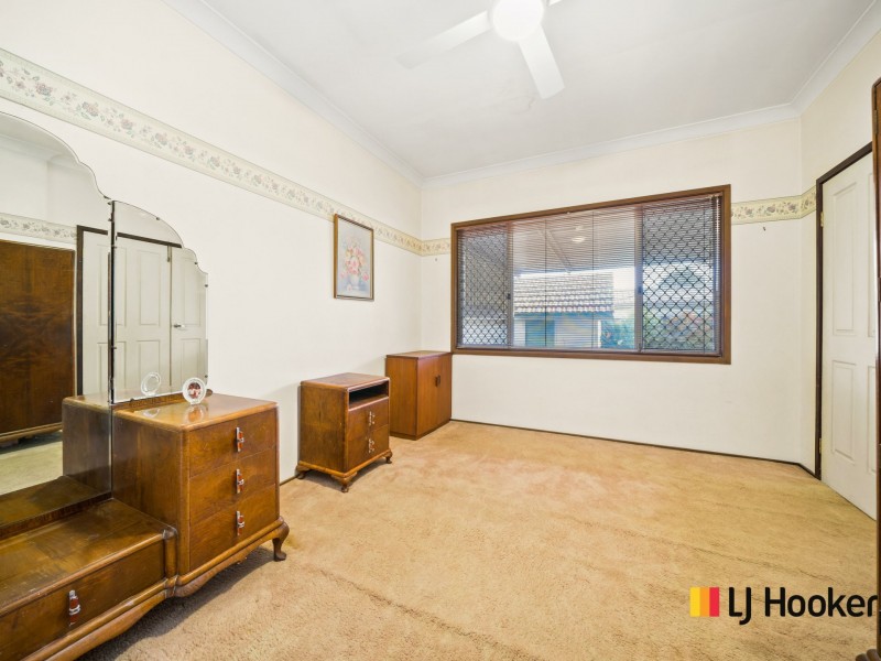 4 Edna Ave, Toongabbie NSW 2146