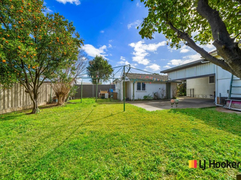 4 Edna Ave, Toongabbie NSW 2146