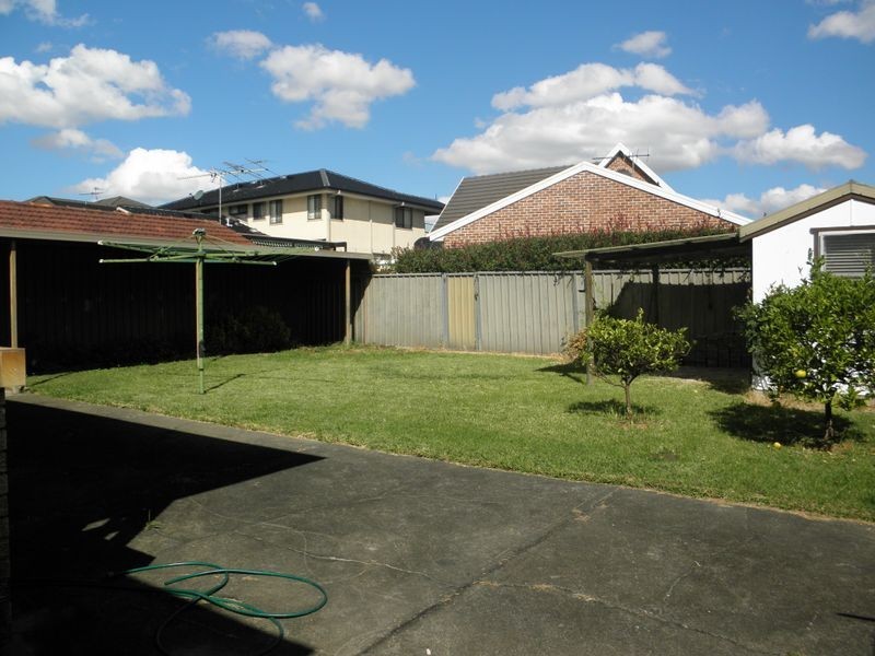 11 Kookaburra Street, Greystanes NSW 2145