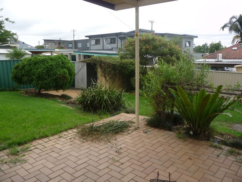 4 Robertson St, Guildford West NSW 2161