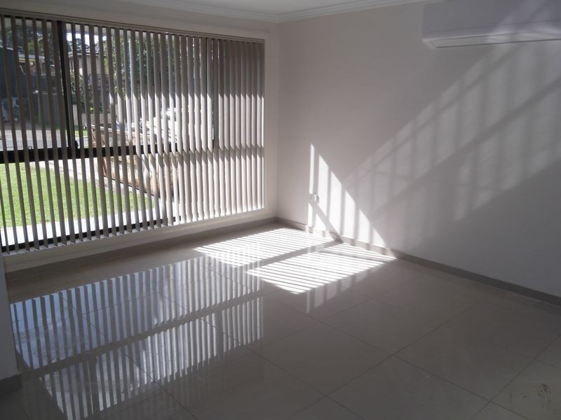 4 Robyn St, Woodpark NSW 2164