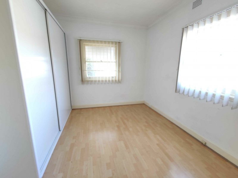 2/137 Woodville Rd, Merrylands NSW 2160