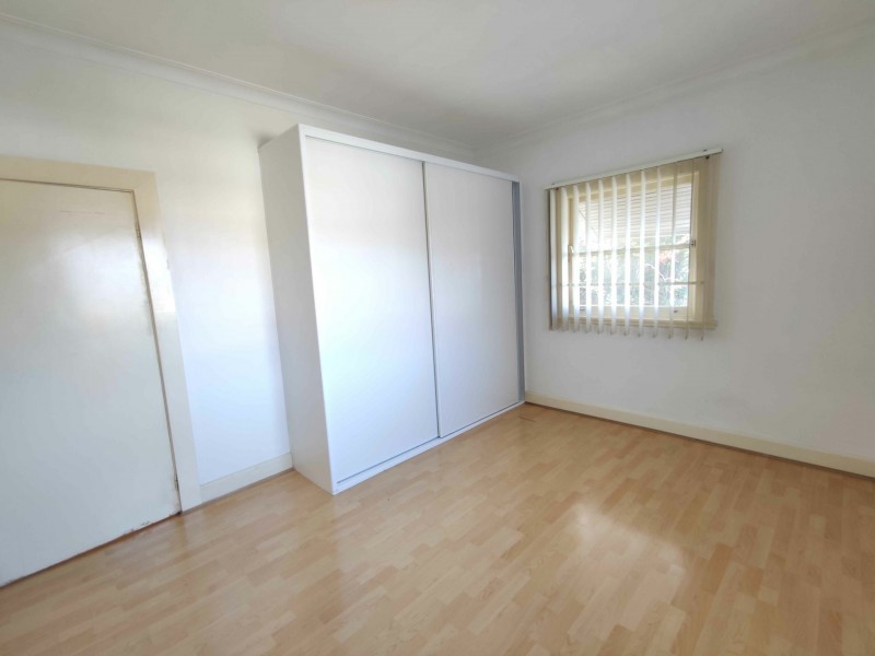 2/137 Woodville Rd, Merrylands NSW 2160