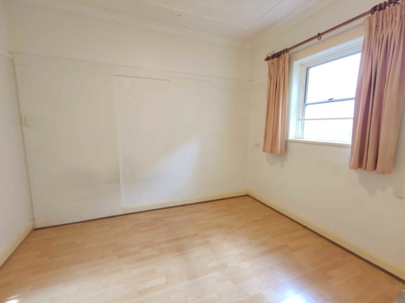 2/137 Woodville Rd, Merrylands NSW 2160