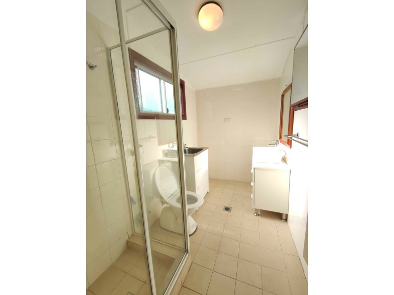 2/137 Woodville Rd, Merrylands NSW 2160