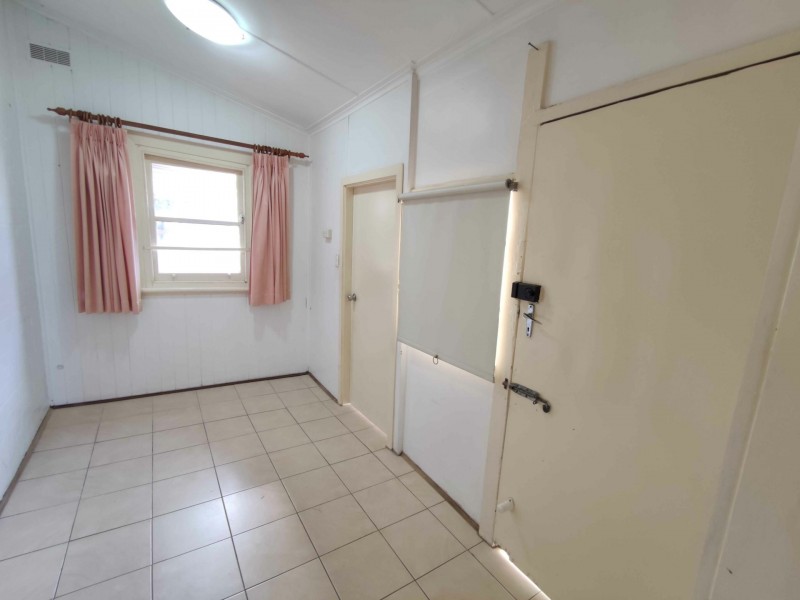 2/137 Woodville Rd, Merrylands NSW 2160