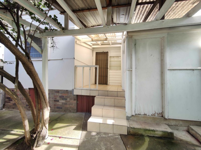 2/137 Woodville Rd, Merrylands NSW 2160