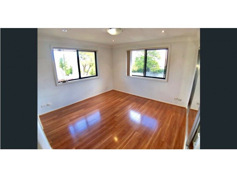 8 Amos Street, Westmead NSW 2145