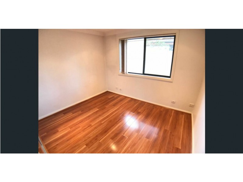 8 Amos Street, Westmead NSW 2145