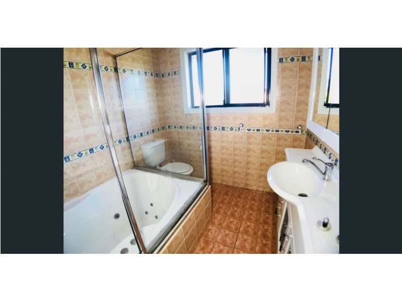 8 Amos Street, Westmead NSW 2145