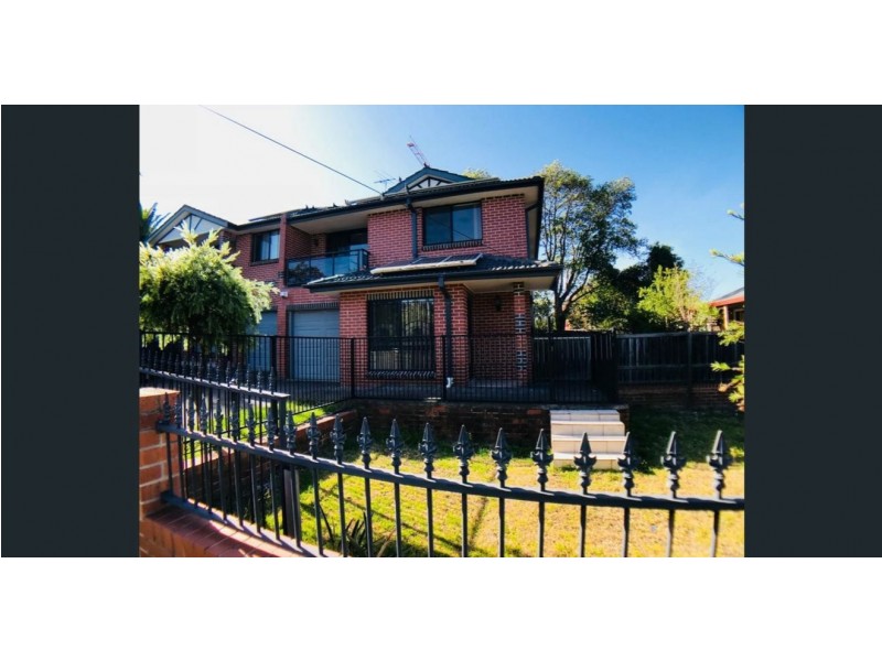 8 Amos Street, Westmead NSW 2145
