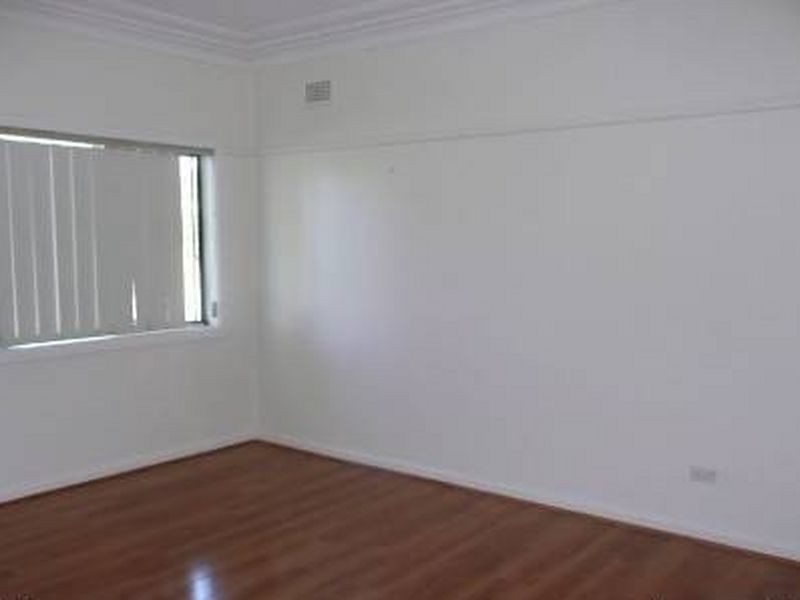 87 Military Rd, Guildford NSW 2161