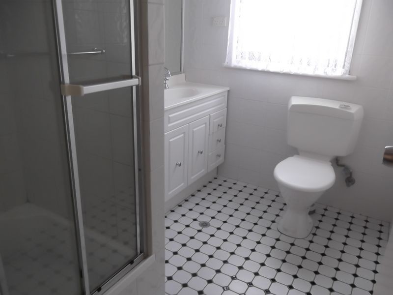 8 Serpentine Street, Merrylands NSW 2160