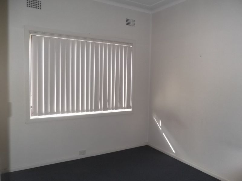 8 Serpentine Street, Merrylands NSW 2160