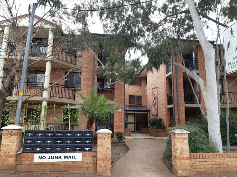 8/3-7 Addlestone Road, Merrylands NSW 2160