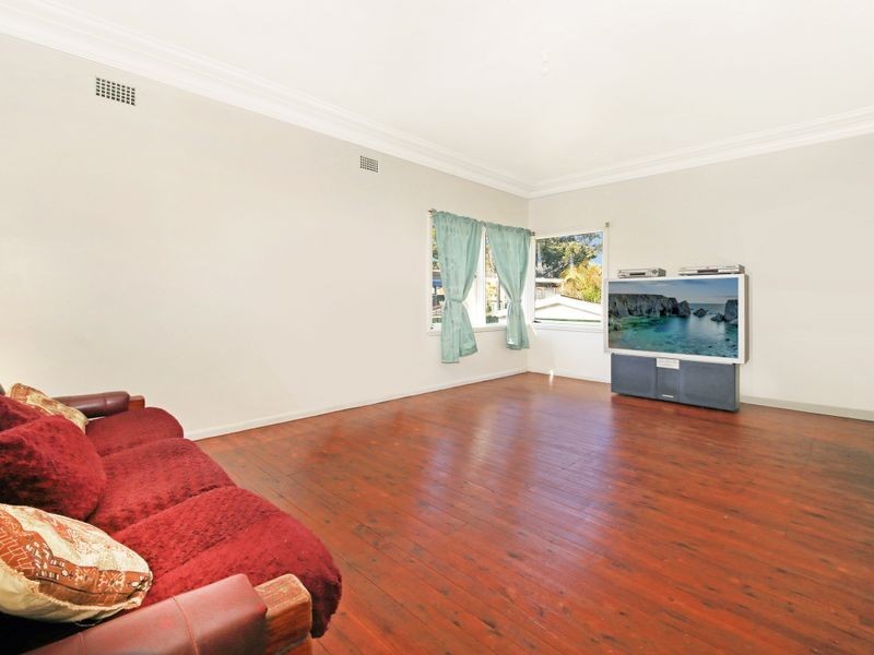 2 Kerrie St, Woodpark NSW 2164