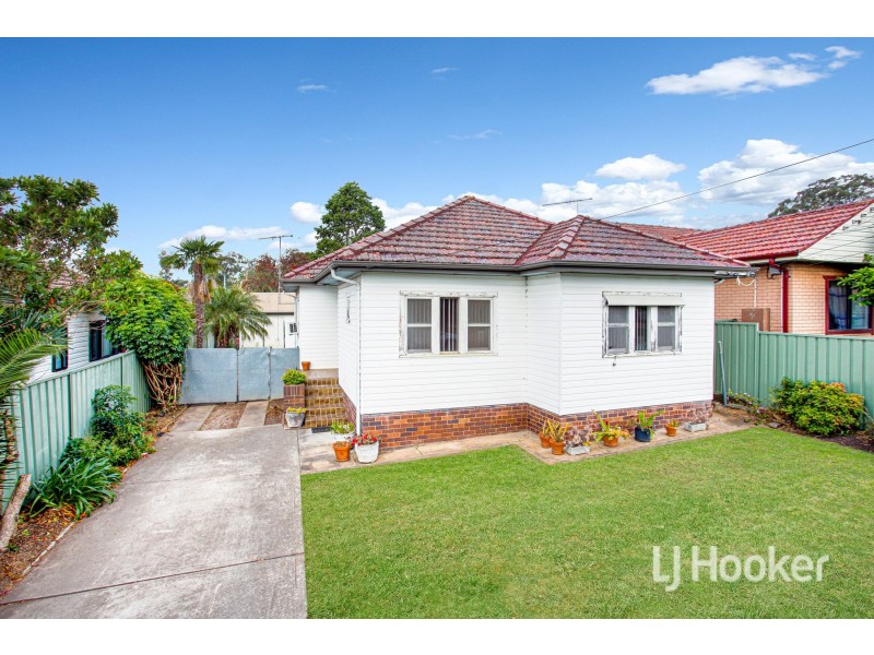 35 Strickland Road, Guildford NSW 2161