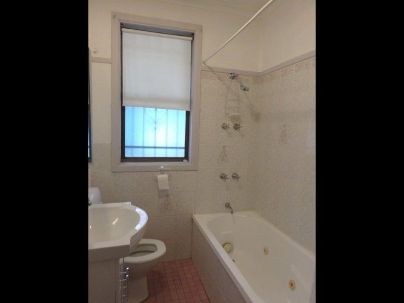 2 Brewer Crescent, South Wentworthville NSW 2145