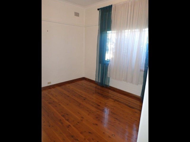 2 Brewer Crescent, South Wentworthville NSW 2145