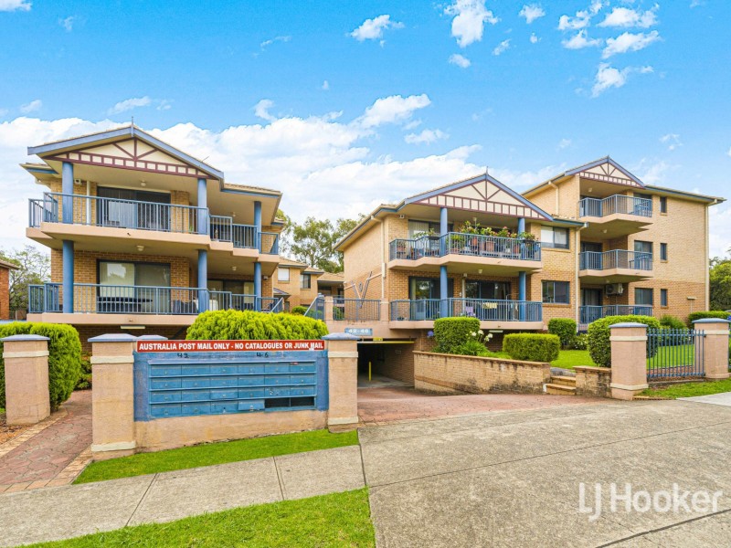 8/42-46 Treves Street, Merrylands NSW 2160