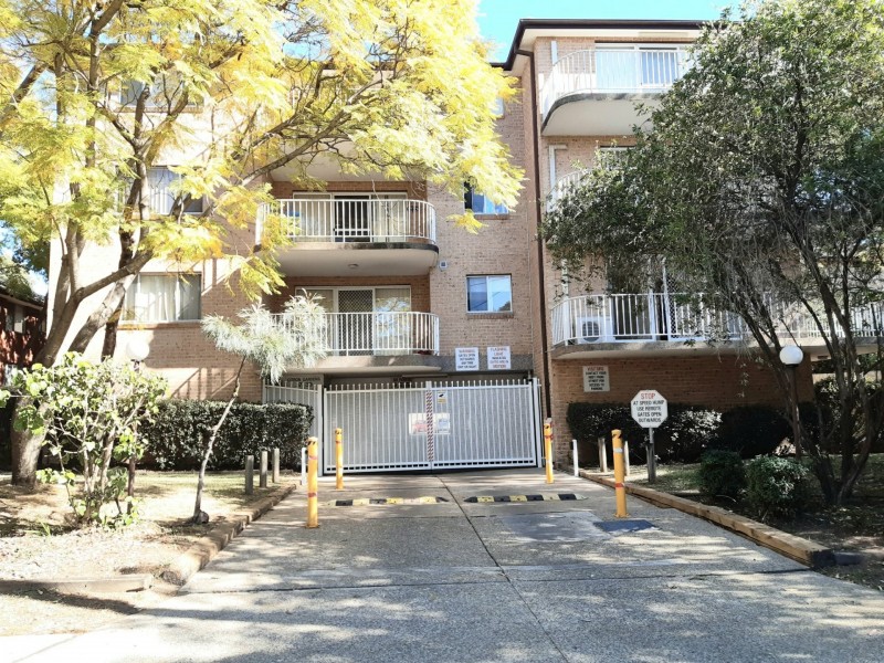 2/37 Memorial Ave, Merrylands NSW 2160