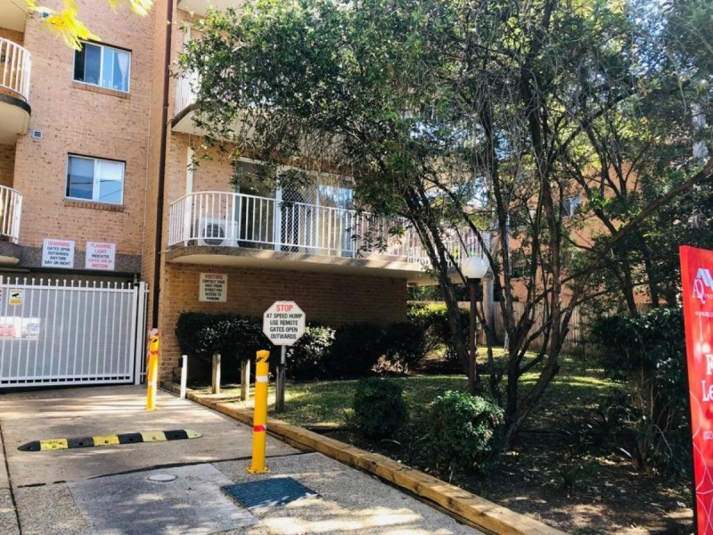 2/37 Memorial Ave, Merrylands NSW 2160