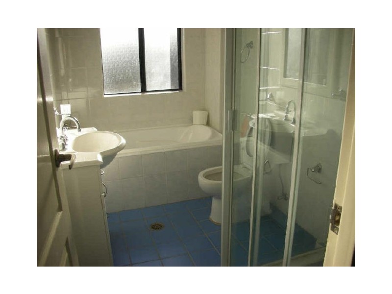 2/335 Blaxcell Street, Granville NSW 2142