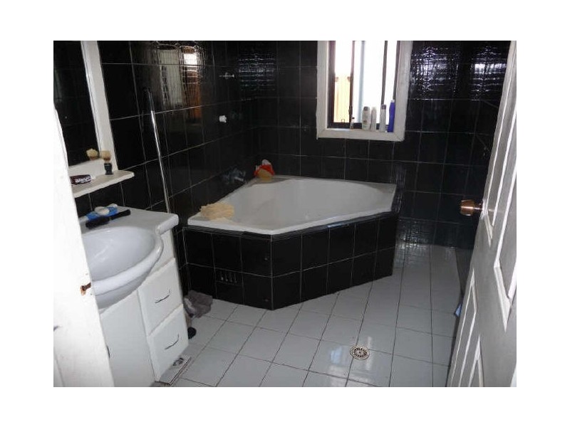 76 Centenary Road, South Wentworthville NSW 2145