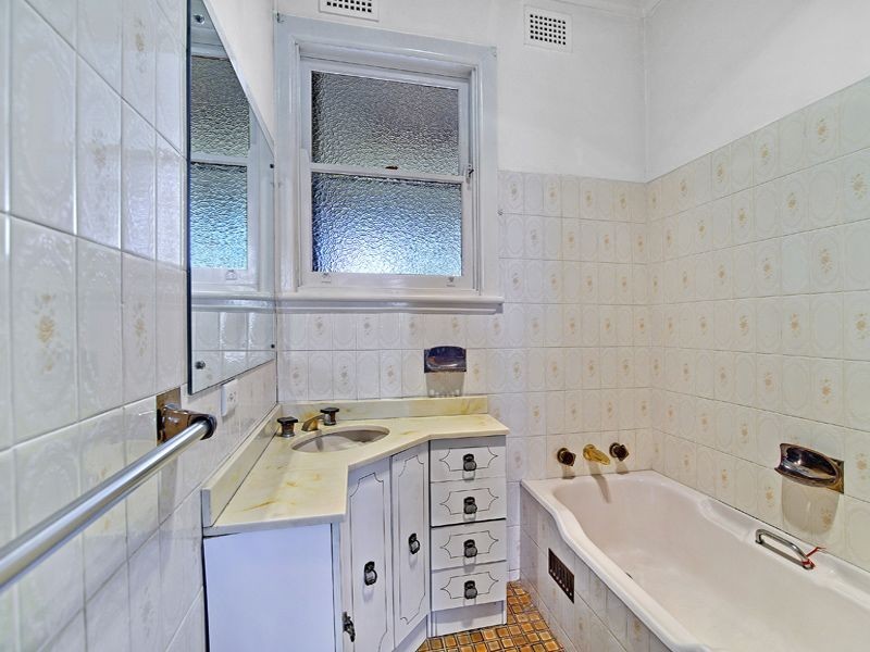 6 Woodland Road, Chester Hill NSW 2162