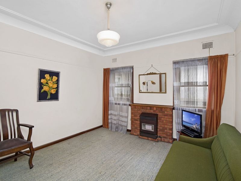 2 Chamberlain Rd, Guildford NSW 2161