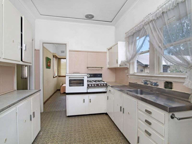 2 Chamberlain Rd, Guildford NSW 2161