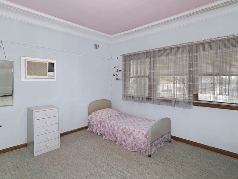 2 Chamberlain Rd, Guildford NSW 2161