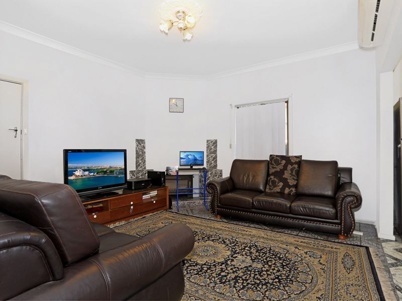 27 Rosebery Road, Guildford NSW 2161