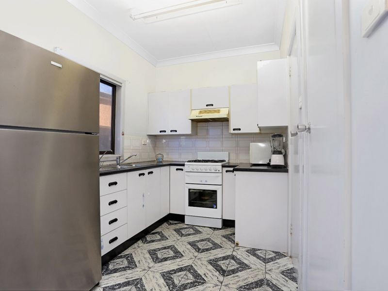 27 Rosebery Road, Guildford NSW 2161