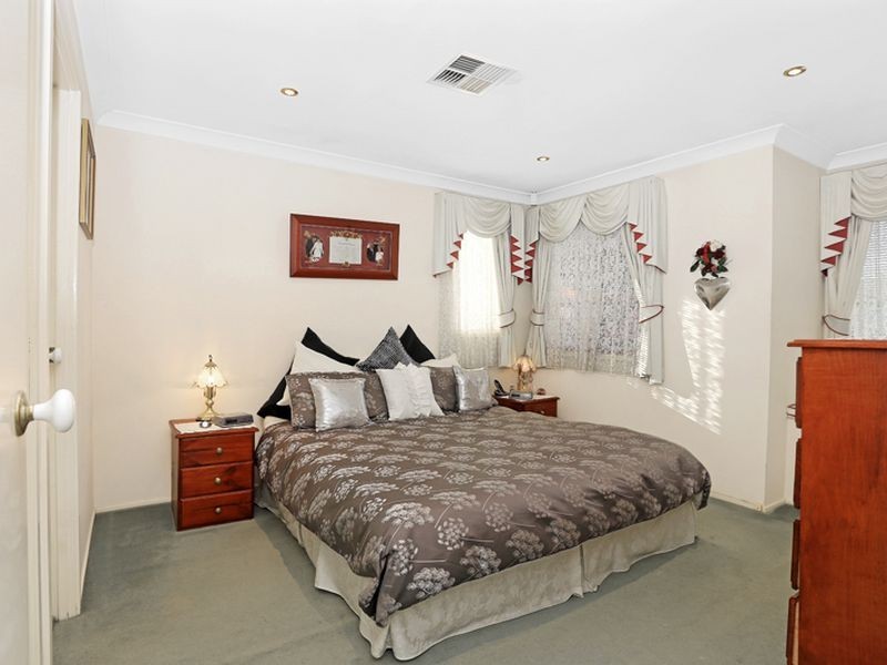 1/54 Warren Rd, Woodpark NSW 2164