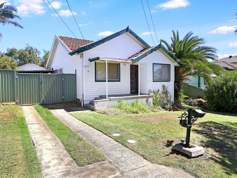 12 Chiltern Road, Guildford NSW 2161