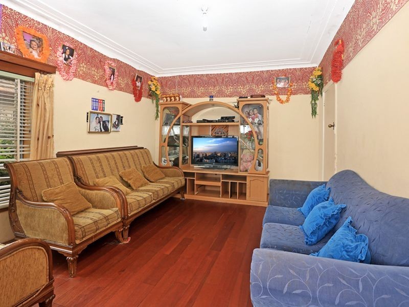 25 Albion Ave, Merrylands NSW 2160