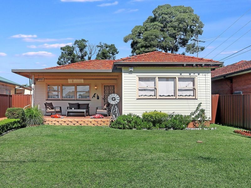 18 McArthur St, Guildford NSW 2161